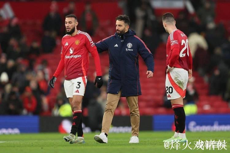 曼联4-4战平跌出前五!阿莫林变阵后防不稳,卡塞米罗黄牌停赛 曼联4-4战平跌出前五!阿莫林变阵后防不稳,卡塞米罗黄牌停赛