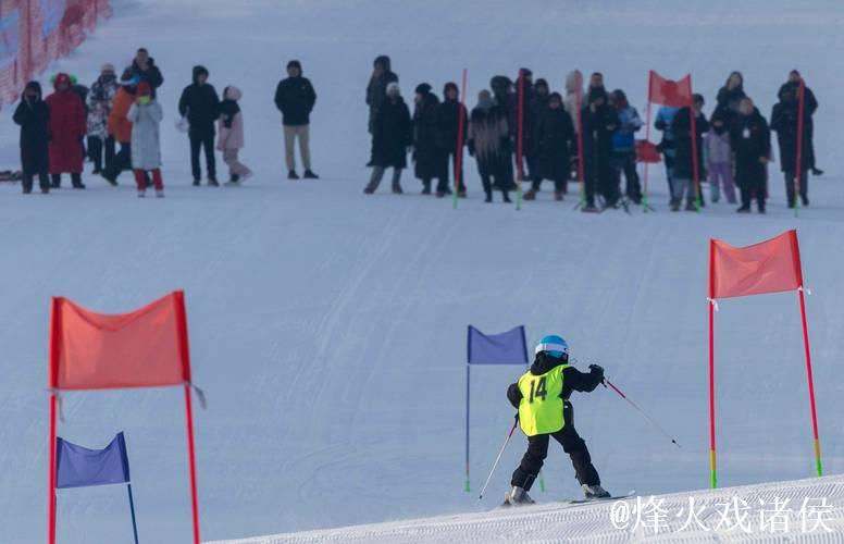 伊春市伊美区“打出溜滑”大赛再启动 冰雪运动持续升温